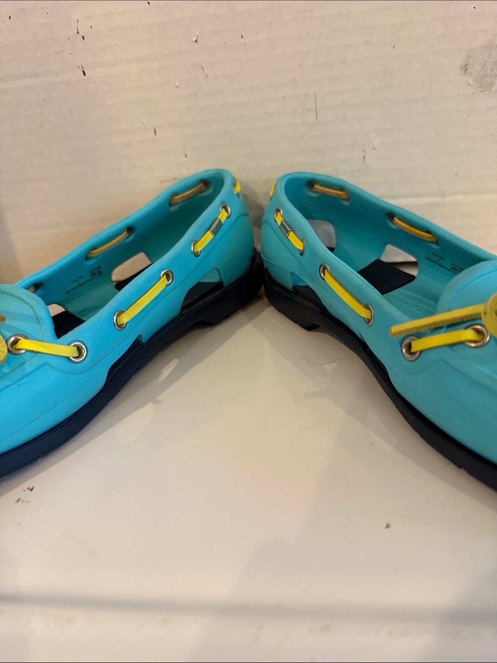 Mint - CROCS Turquoise Slip-On Boat Shoes, Beach Shoes or Sandals Sz - 7 - Picture 4 of 6